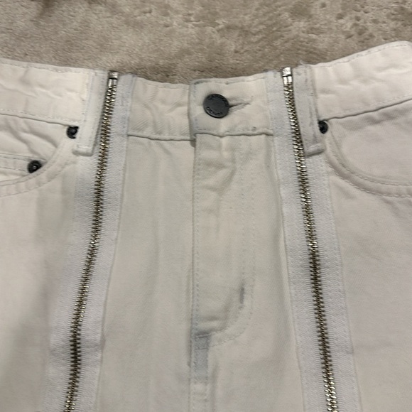 Carmar ladies white denim skirt size 24 zipper accents - Picture 2 of 6